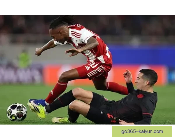 勒沃库森球员表现稳健，状态回暖引人关注